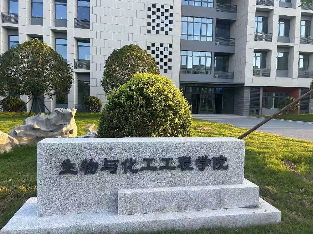 永吉县扬州职业大学体育场高杆灯项目